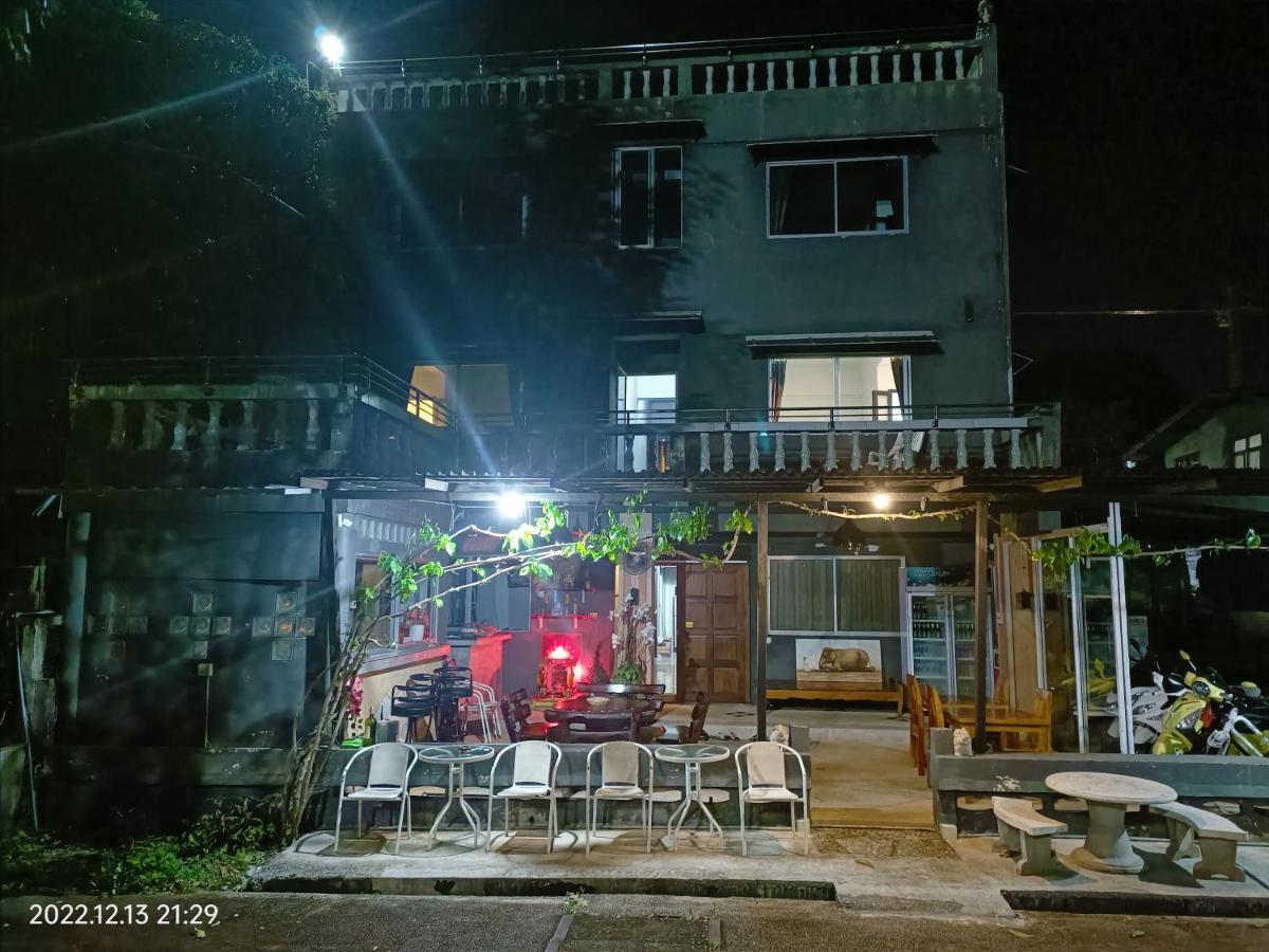 Funky Crab The River 甲米 外观 照片